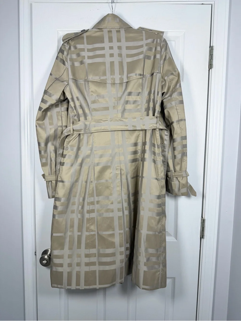 Burberry US 10 • Gray Tan Nova Check Plaid Hawkesbury Trench Coat Long.